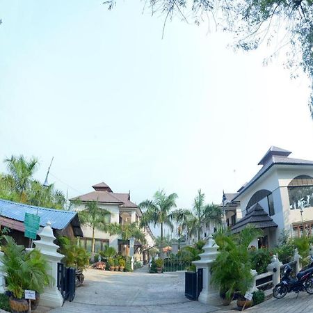 Shwe Taung Tan Hotel - Lake View Monywa Ngoại thất bức ảnh