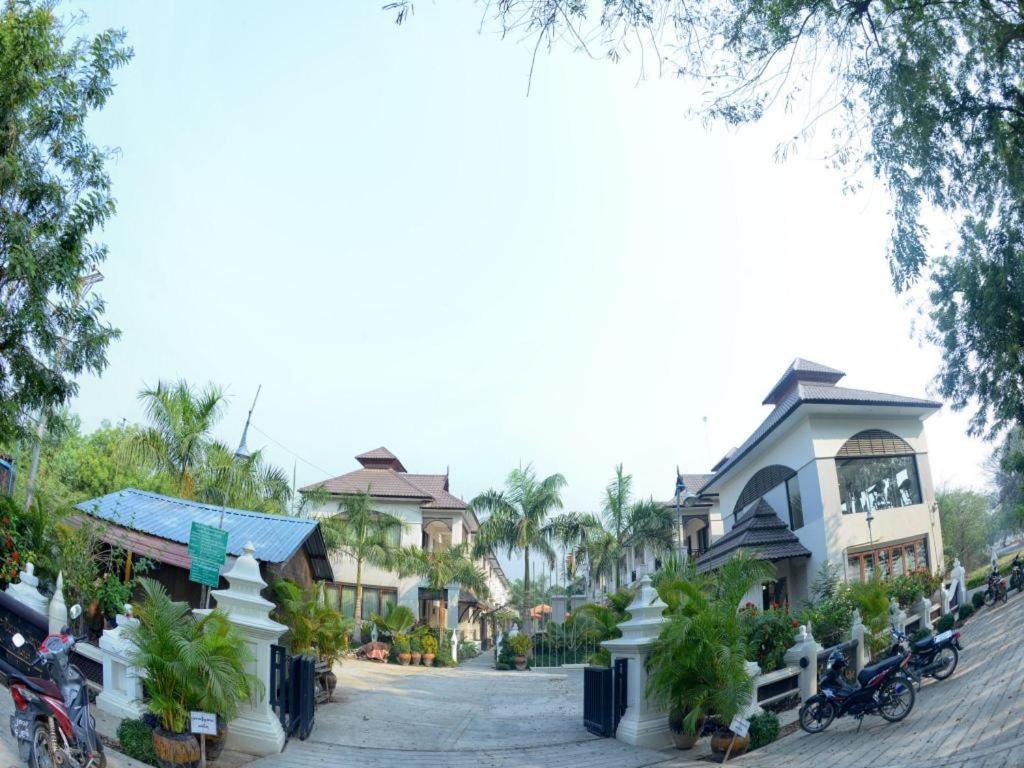 Shwe Taung Tan Hotel - Lake View Monywa Ngoại thất bức ảnh