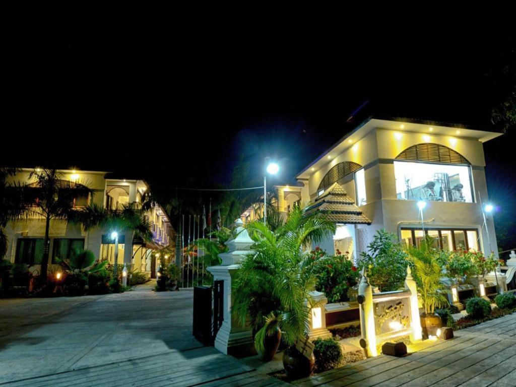Shwe Taung Tan Hotel - Lake View Monywa Ngoại thất bức ảnh