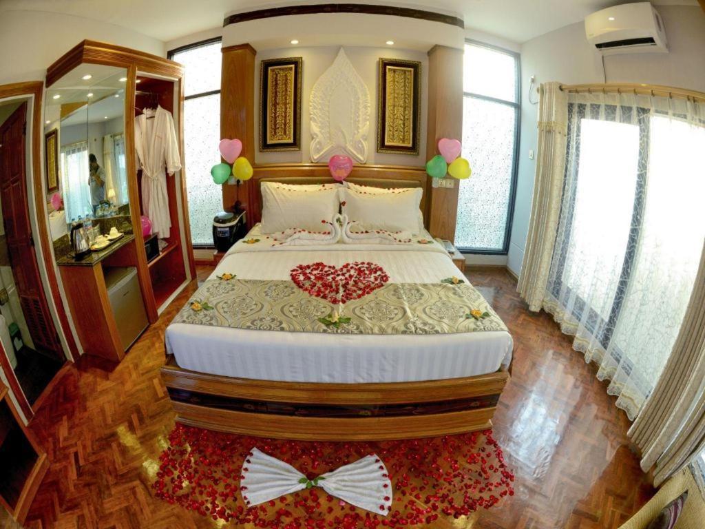 Shwe Taung Tan Hotel - Lake View Monywa Ngoại thất bức ảnh